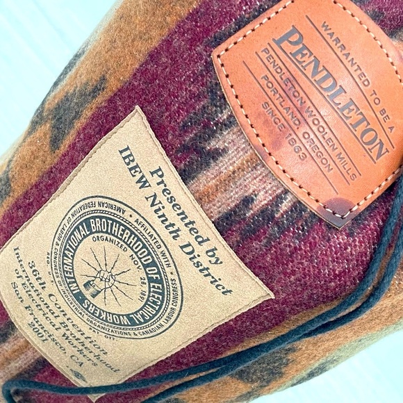 Pendleton Wool Duffle Sling Crossbody Bag - Picture 9 of 9